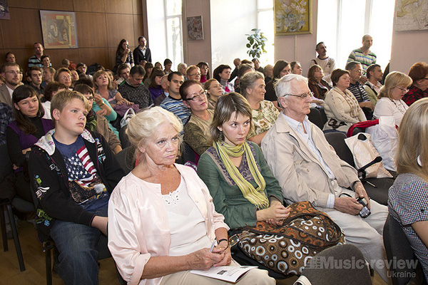 численні слухачі музичного фестивалю сучасної музики Київ Музик Фест 2011