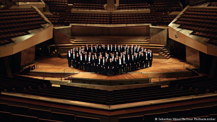  Групповой портрет: оркестр на сцене Берлинской филармонии