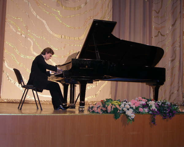 Сергій Григоренко(фортепіано)
