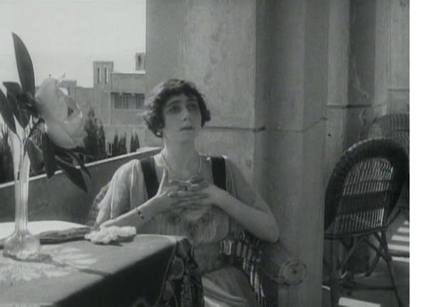 Кадр з фільму  "Умирающий лебедь" (1916)