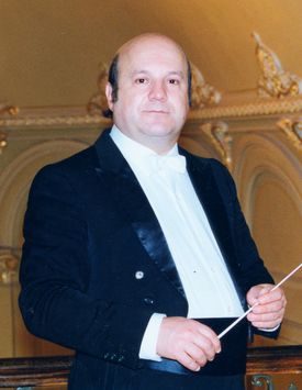 Народний артист України Володимир Кожухар, диригент 