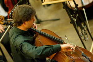 Олександр Пірієв виконує концерт «Mersiye» для віолончелі з оркестром Франгіз Алізаде
