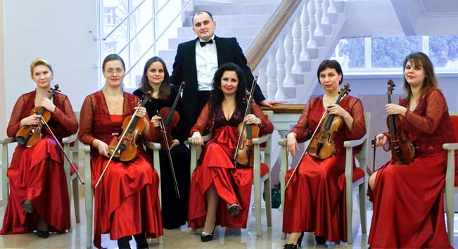 Камерний оркестр Хмельницької філармонії.  Фото з сайту http://oblfilarmonia.com