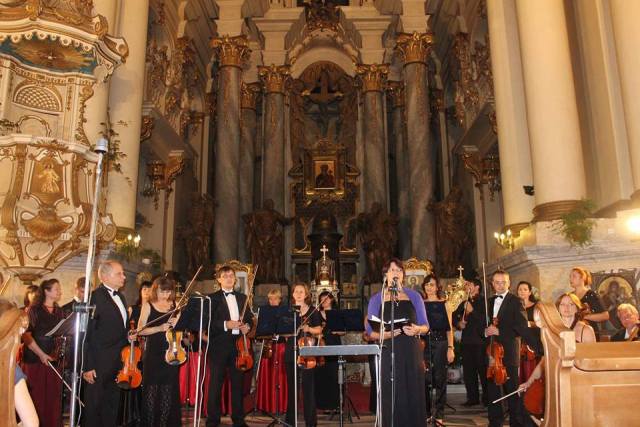Мариупольский муниципальный камерный оркестр «РЕНЕССАНС».  Фото с сайта: http://i24.com.ua