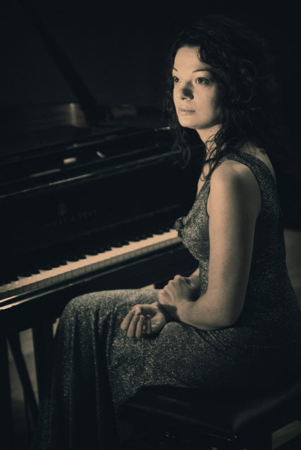 Маріанна Гумецька, фортепіано. Фото з сайту:  http://www.philharmonia.lviv.ua