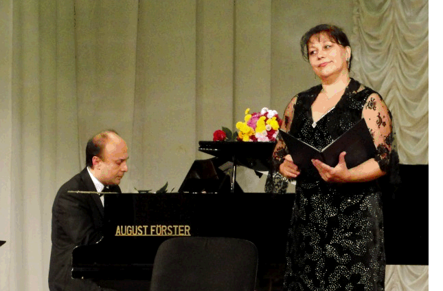 Лілія Коструба, сопрано. Фото з сайту: http://kostruba.com