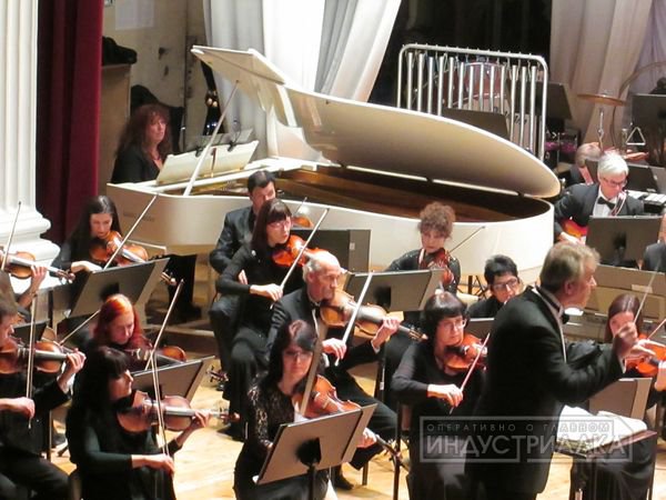 В областной филармонии оркестр по традиции собрал аншлаг