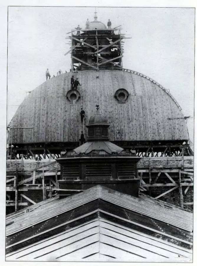 Перекриття головного куполу Львівської Опери. Фото 1900 року