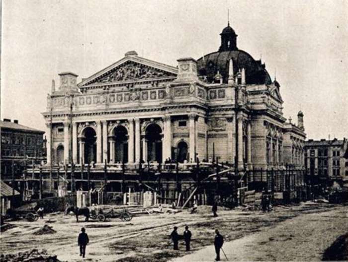 Опера у Львові на завершальному етапі будівництва. Фото 1900 року