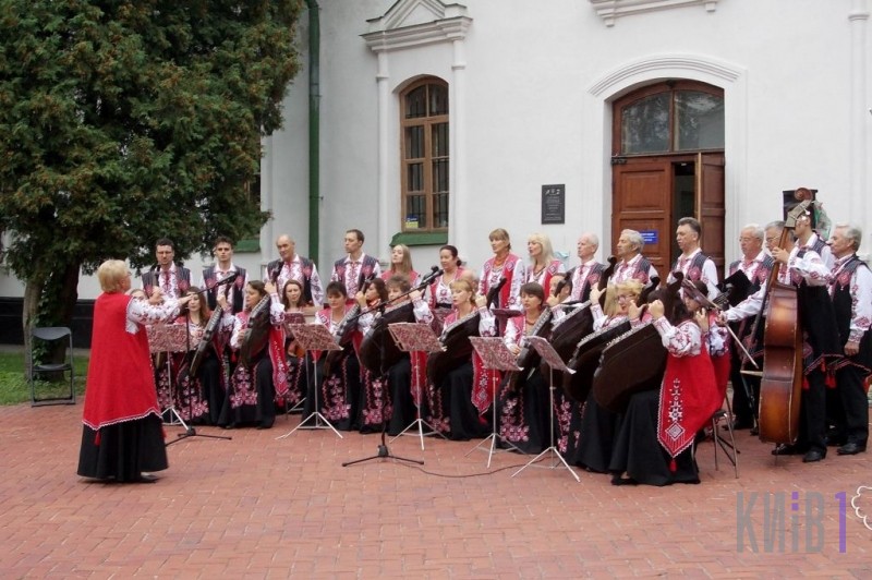 Музична "Смальта" – під мурами Софії. Фото з сайту: http://kyiv1.org/news/ukrajinska-klasika-v-sofijskomu-sobori-043642/