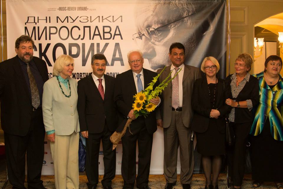 Мирослав Скорик в колі друзів. Національна опера України /фото Тетяни Платонової Мирослав Скорик в колі друзів. Національна опера України /фото Тетяни Платонової