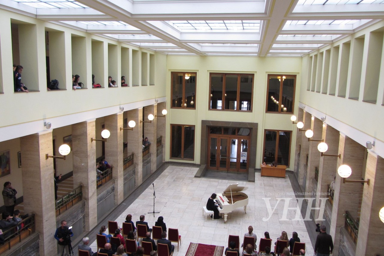 Перший фортепіанний концерт відбувся у будівлі Закарпатської ОДА 