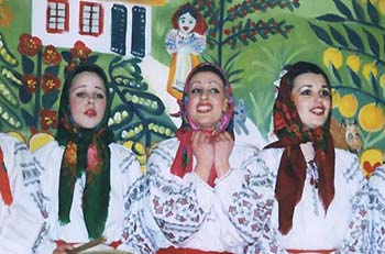 Академічний ансамбль пісні і танцю "Сіверські клейноди". Фото з сайту: http://nota.net.ua