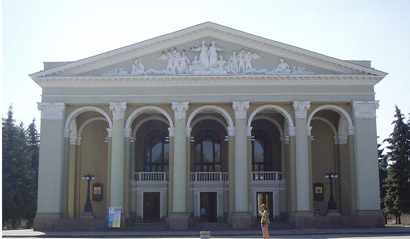 Зал Полтавського музично-драматичного театру імені М. В. Гоголя 