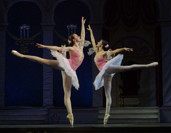  "Щелкунчик", 2 акт, "Розовый вальс". Фото з сайту: http://opera.odessa.ua
