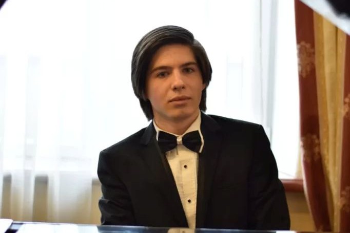 Піаніст-віртуоз Артур Остапчук — представив Україну на ХХІ Форумі піаністів «Бещади без кордонів», що відбувся у польському місті Сянок