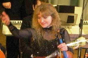 Мандрика Наталія, заслужена артистка України, концертмейстер, скрипалька