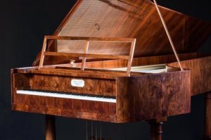 На Тернопільщині виявили фортепіано, яке є копією інструмента Шопена