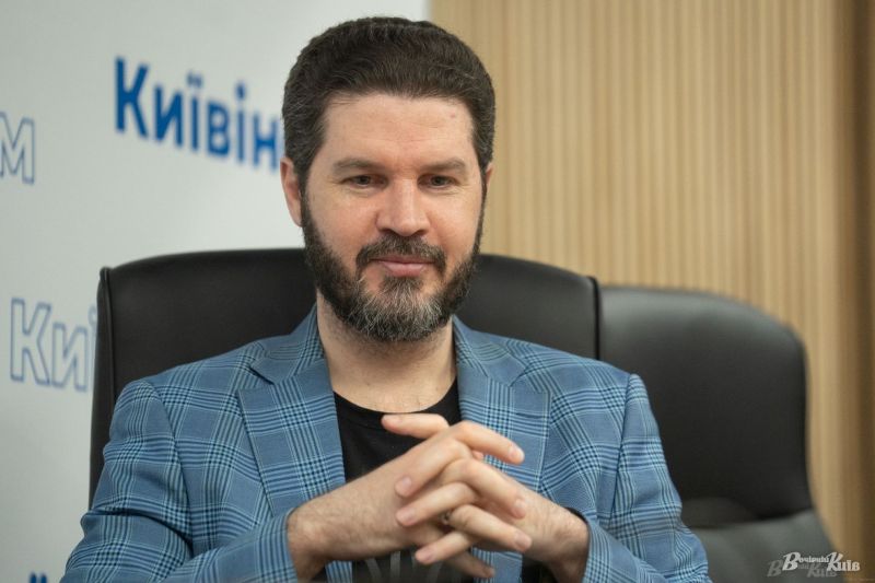 Поєднав сцену і зброю: оперний співак захищає небо Києва від шахедів