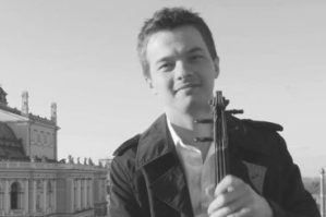 В Одесі відомий скрипаль Андрій Мурза провів майстер-клас для юних музикантів