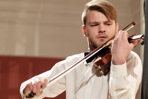 Столична філармонія вітала оваціями скрипаля з Буковини