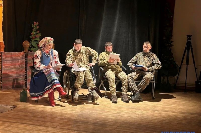 У Кіровоградському драмтеатрі відбулася вистава за участю військових