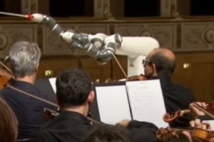Музикальний андроїд: у Пізі відбувся концерт, яким диригував робот 