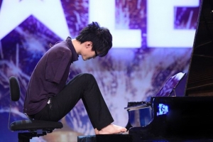 Безрукий китайський піаніст вразив своїм виступом на шоу талантів 