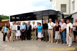 Новенький автобус отримав колектив академічного камерного оркестру 