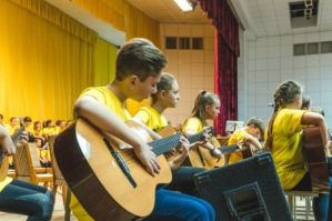 Вінницькі дітлахи за 5 днів навчилися грати Баха та співати латинню