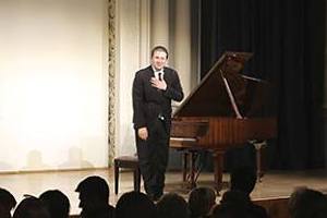 Станіслав Христенко: спілкуюся з публікою за допомогою музики